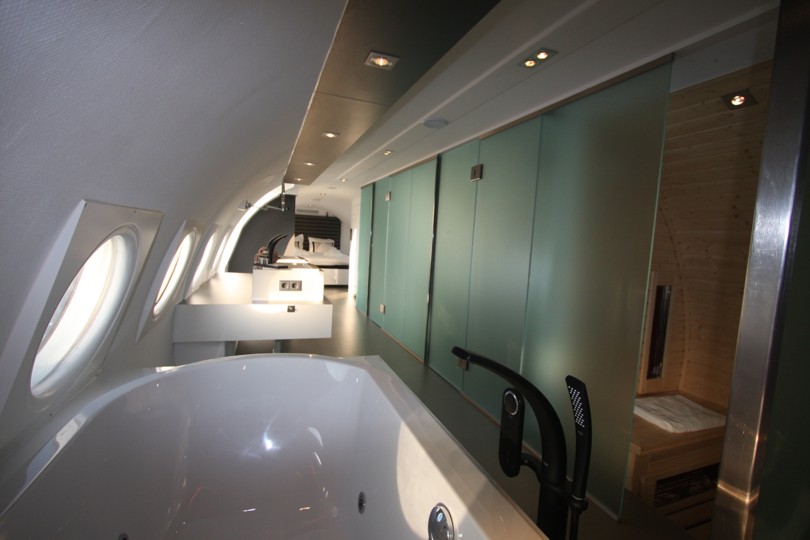 Airplane Suite Hotel Suites NL